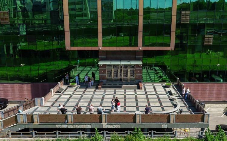 Вид входной группы снаружи